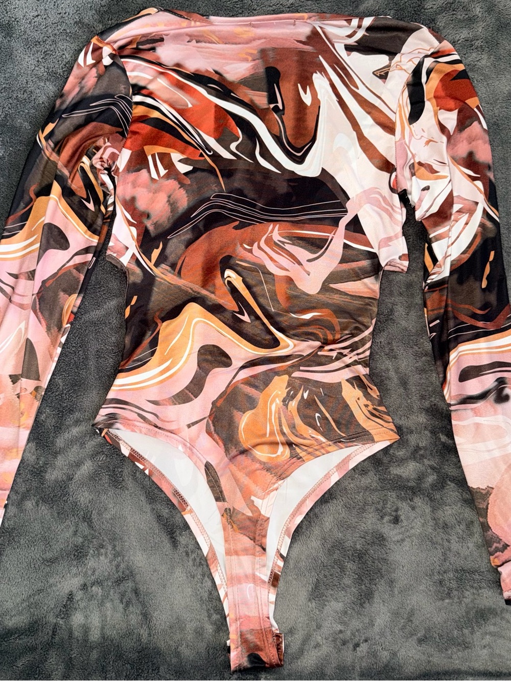 PrettyLittleThing Pink & Brown Marble Cutout Long Sleeve Bodysuit - Picture 3 of 5